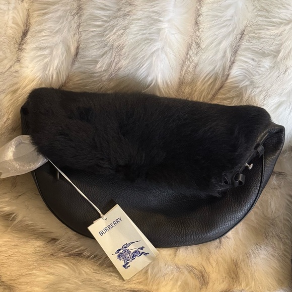 SOLD
BURBERRY Large Black leather/Fur Shoulder bag silver hardware - Picture 2 of 14
